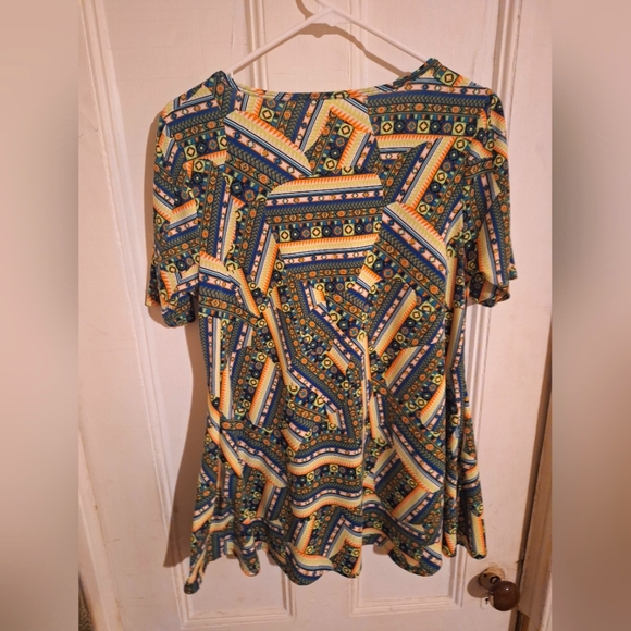 LuLaRoe Tunic EUC Size S Green Yellow Geometric Flowy Pattern - Picture 3 of 8